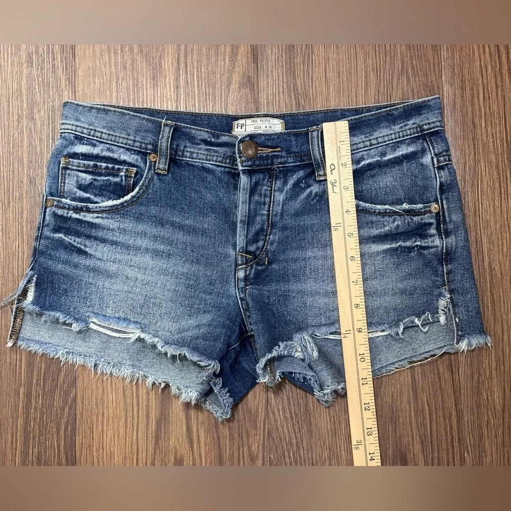 Free People Distressed Denim Cutoff Shorts Raw Hem Low Rise W28